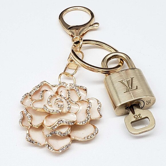 100% Auth Louis Vuitton Lock & Key with unbranded Bagcharm, Keychain - Picture 7 of 8